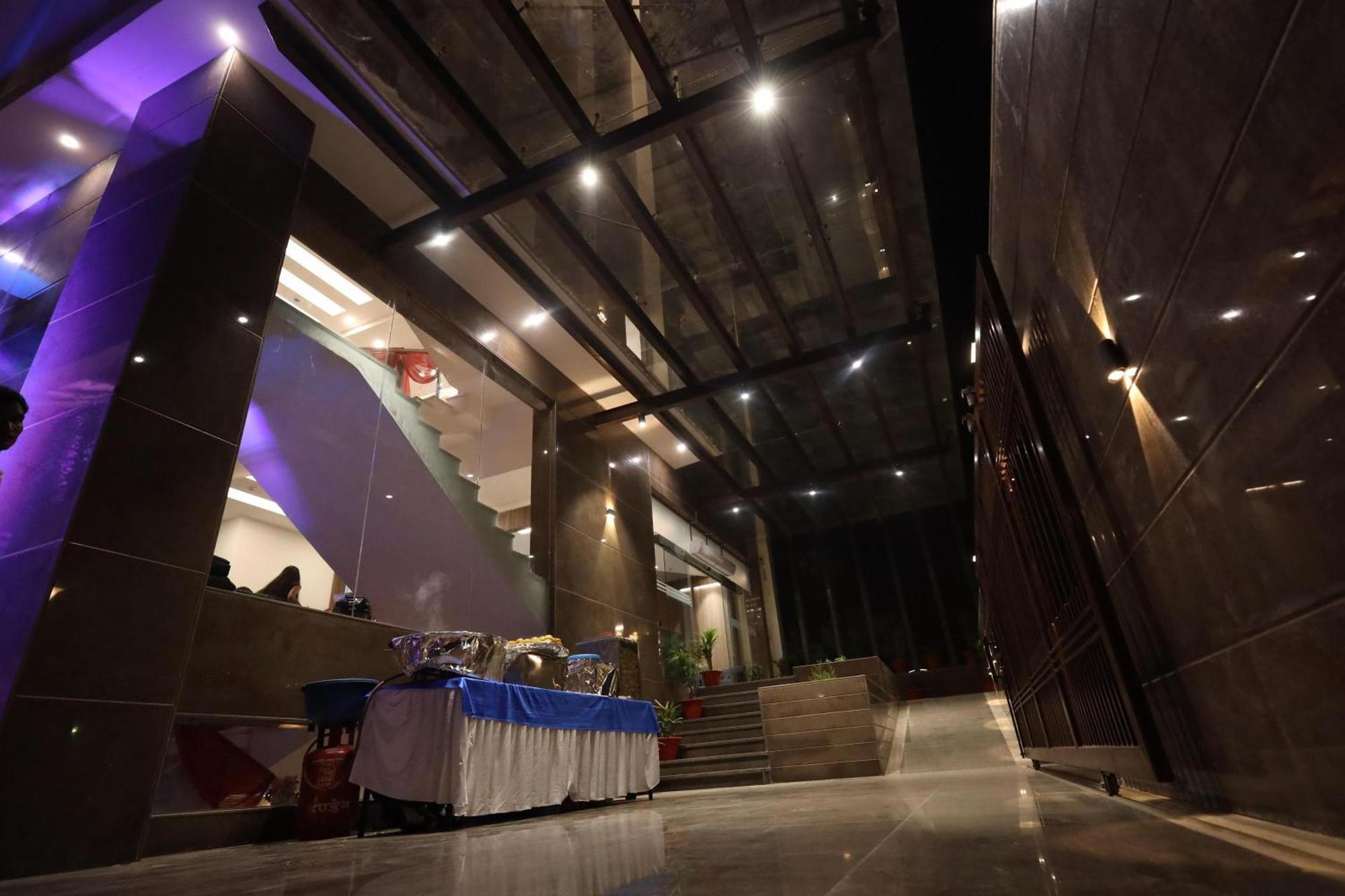 The Royal Legacy Hotel Lucknow Exterior photo