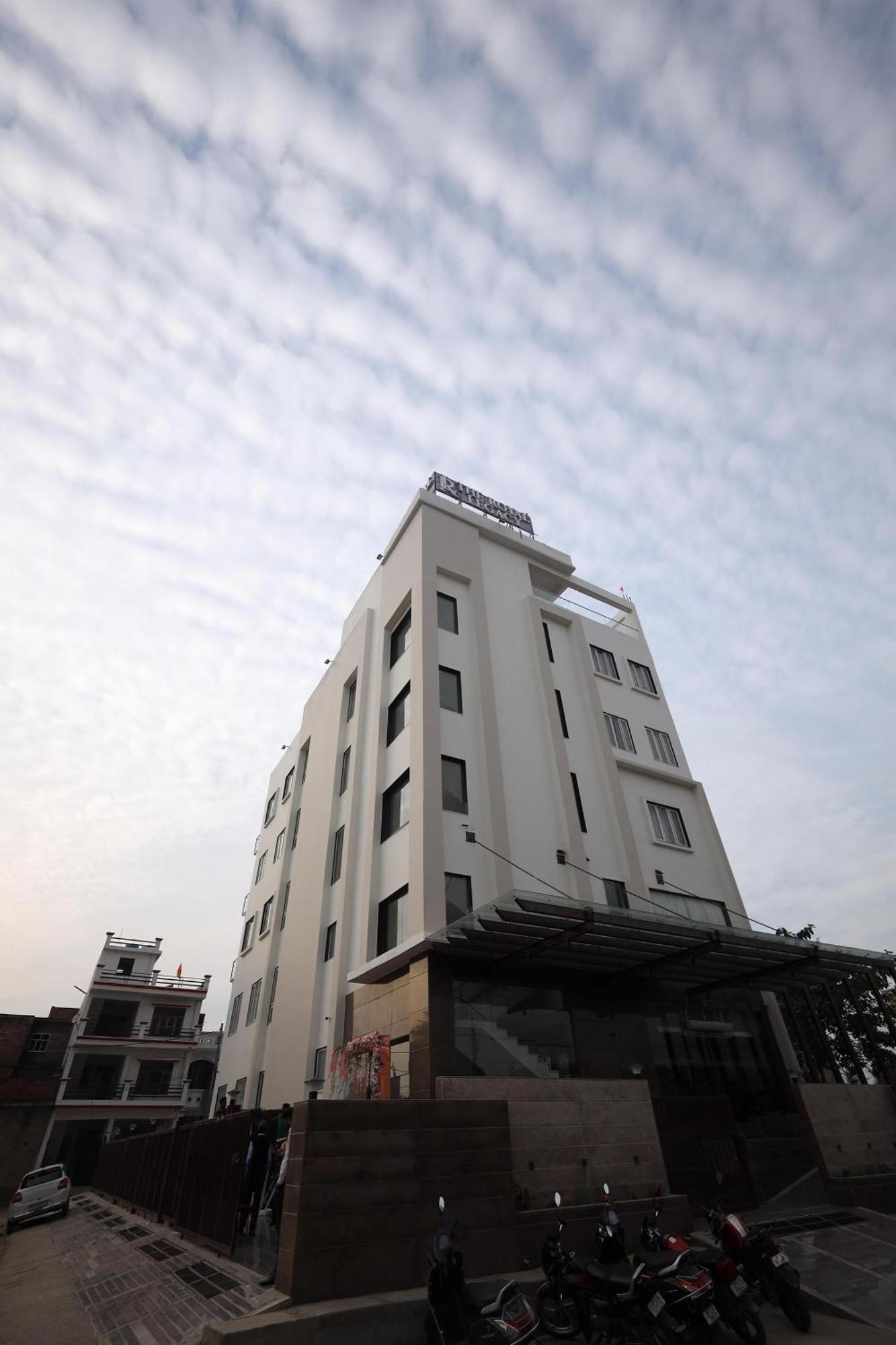 The Royal Legacy Hotel Lucknow Exterior photo