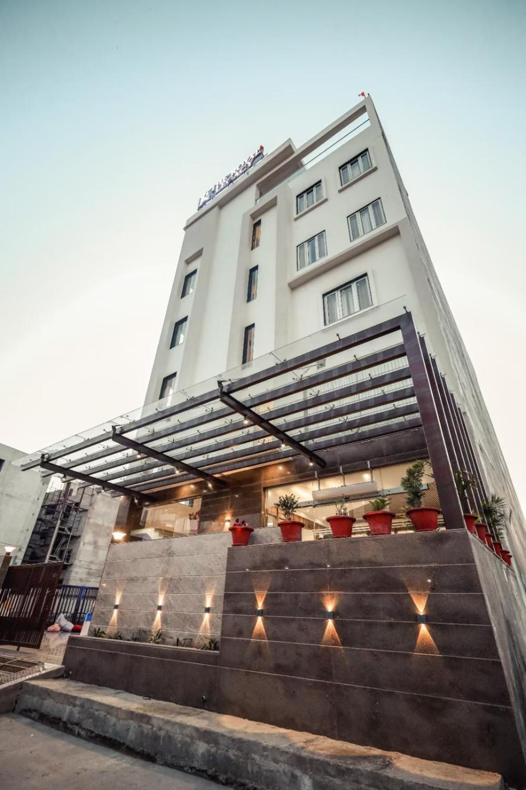 The Royal Legacy Hotel Lucknow Exterior photo
