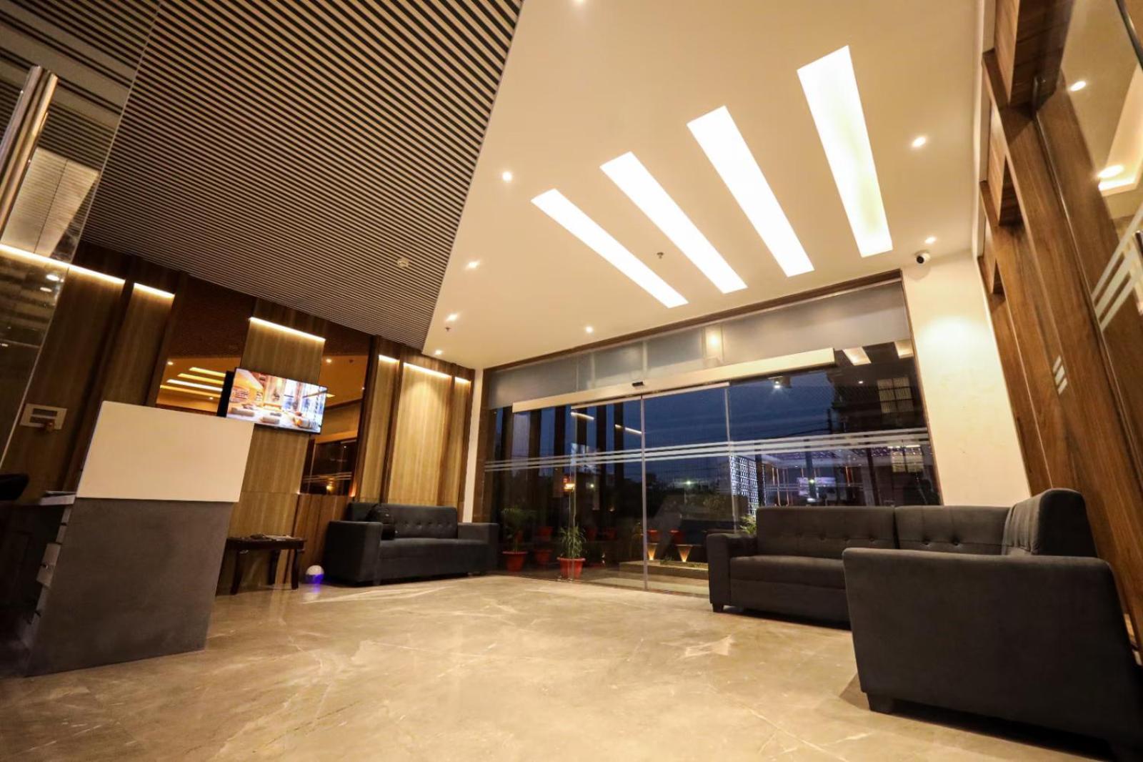 The Royal Legacy Hotel Lucknow Exterior photo