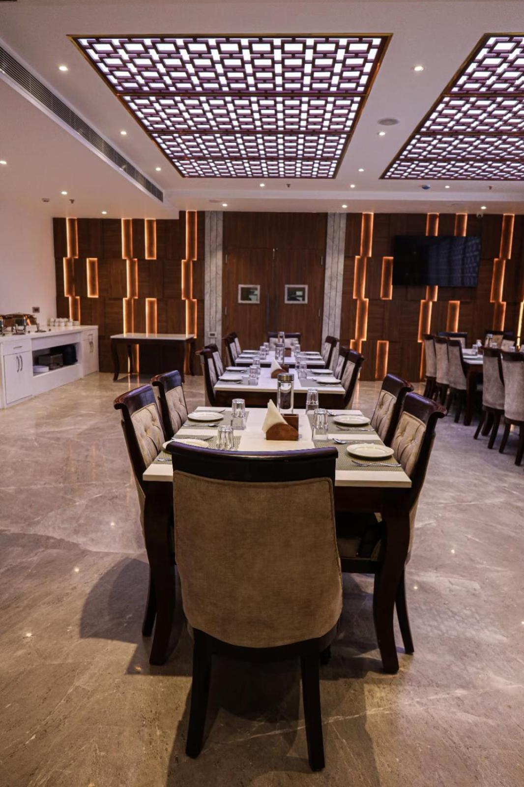 The Royal Legacy Hotel Lucknow Exterior photo