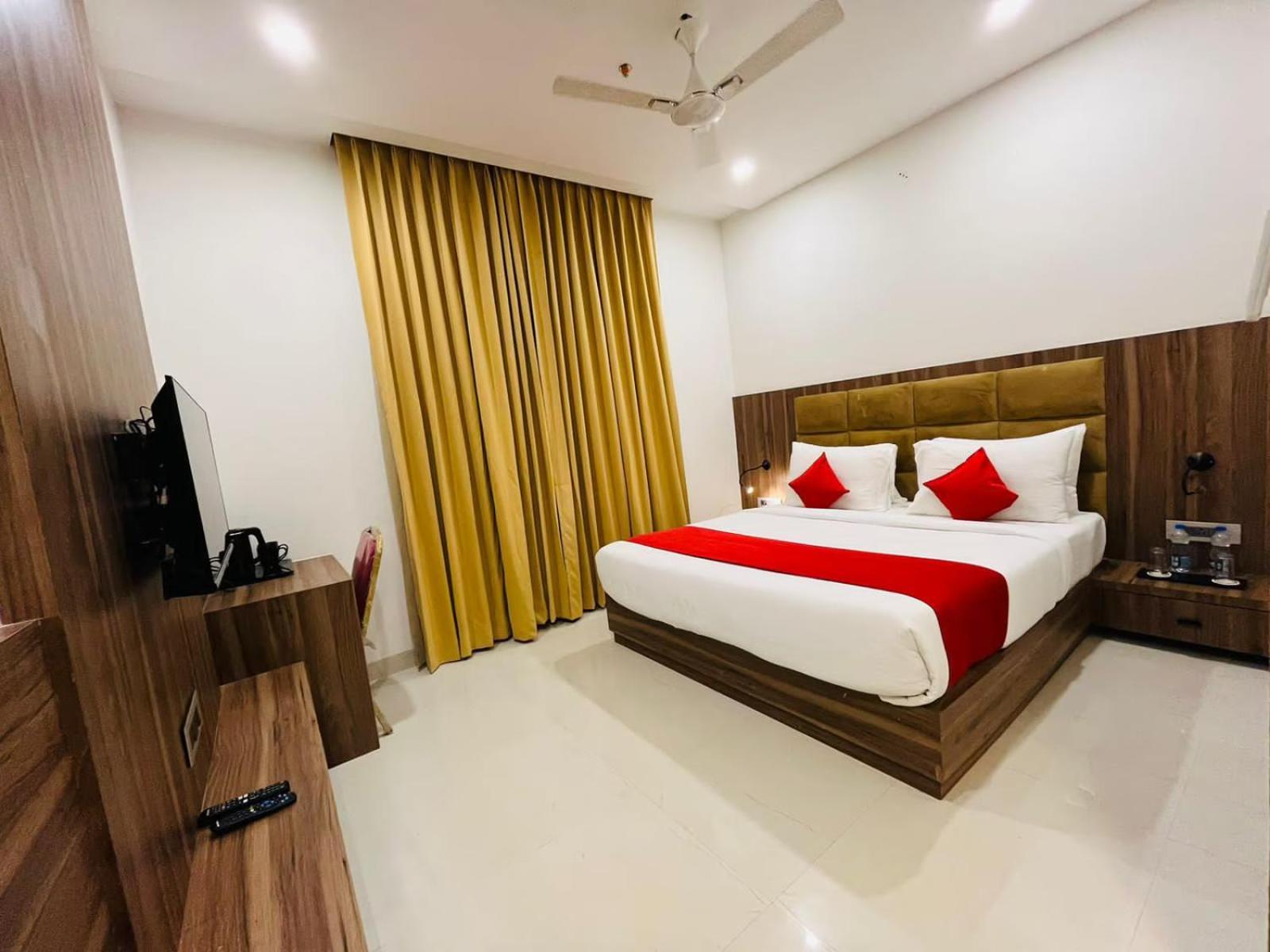 The Royal Legacy Hotel Lucknow Exterior photo