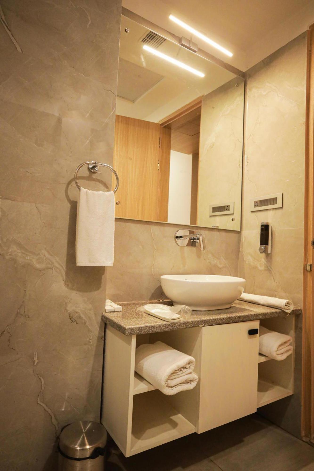 The Royal Legacy Hotel Lucknow Exterior photo